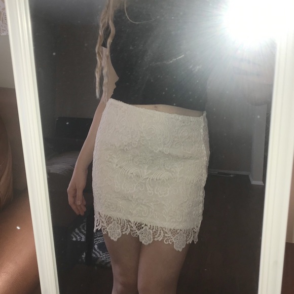 White Lace Mini Skirt - Picture 2 of 4